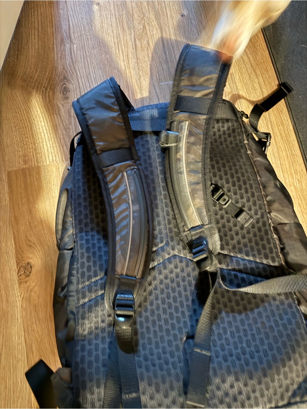 Lululemon Men's Black Camouflage Backpack - Versatile Everyday Carry - Picture 5 of 5